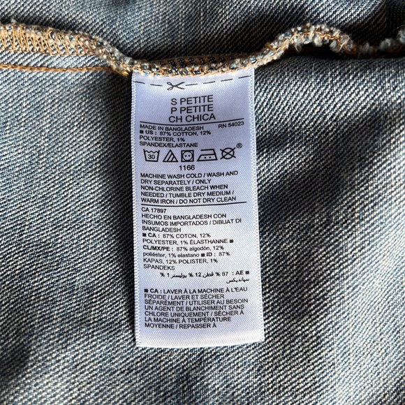Old Navy Women’s Classic Denim Jacket - Picture 4 of 4